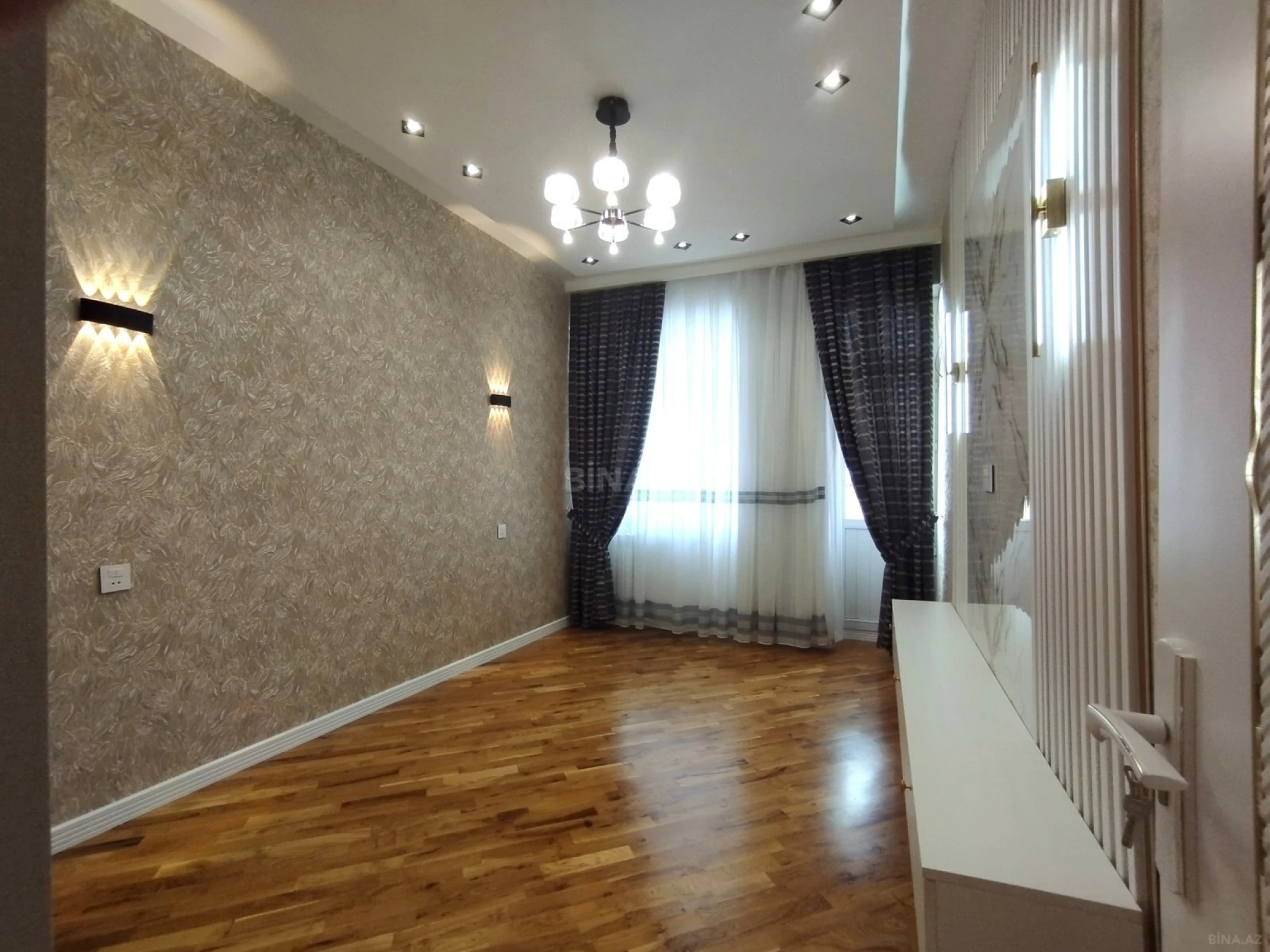 Satılır 3 otaqlı mənzil 116 m²