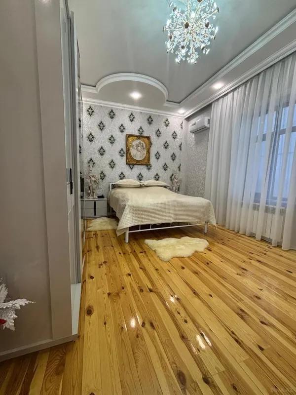 Satılır 6 otaqlı həyət evi 226 m²