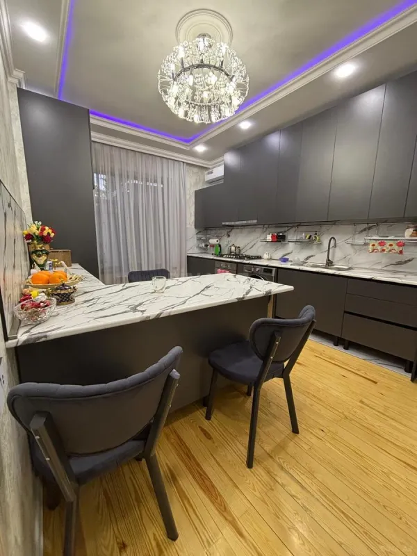 Satılır 6 otaqlı həyət evi 226 m²