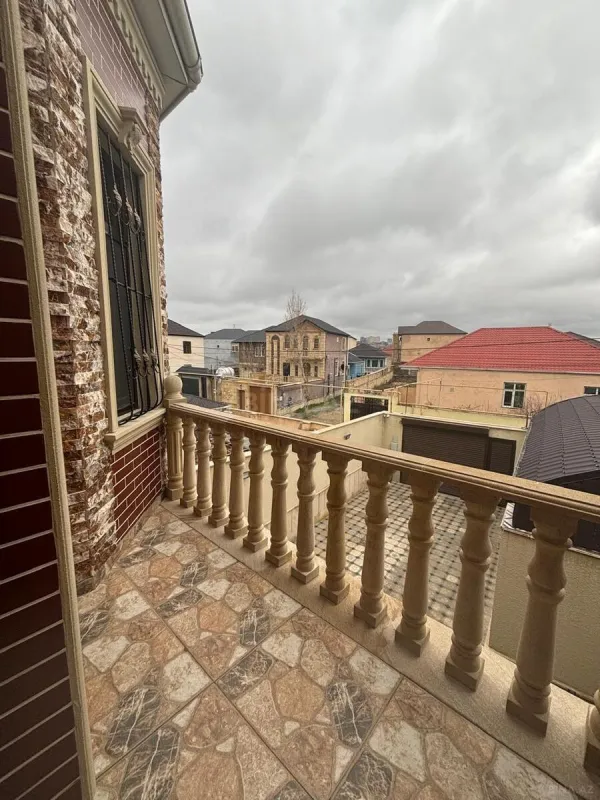 Satılır 6 otaqlı həyət evi 226 m²