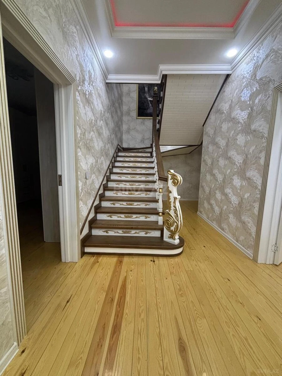 Satılır 6 otaqlı həyət evi 226 m²