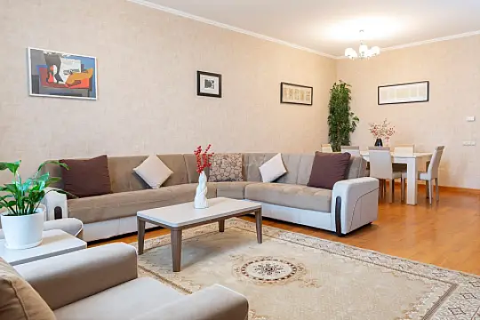 Kirayə verilir 4 otaqlı mənzil 230 m²