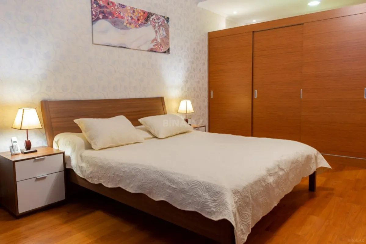 Kirayə verilir 4 otaqlı mənzil 230 m²