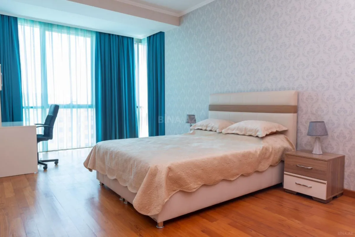 Kirayə verilir 4 otaqlı mənzil 230 m²