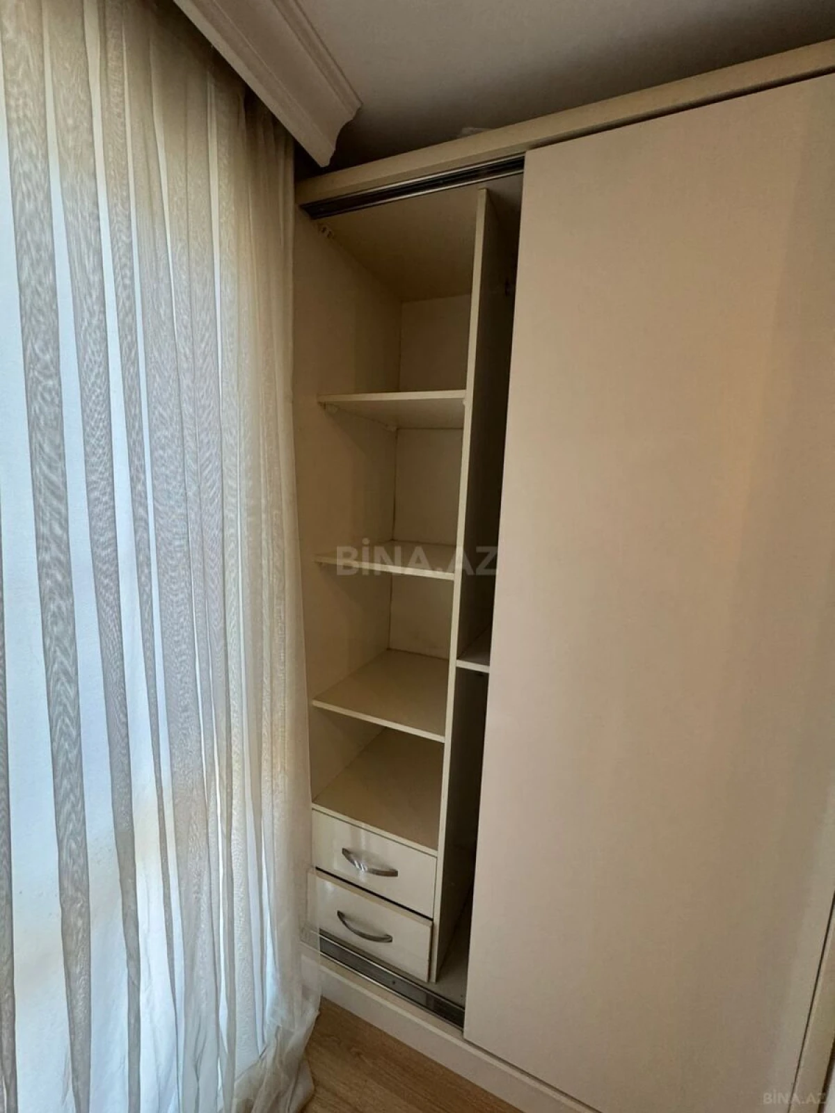 Kirayə verilir 4 otaqlı mənzil 110 m²