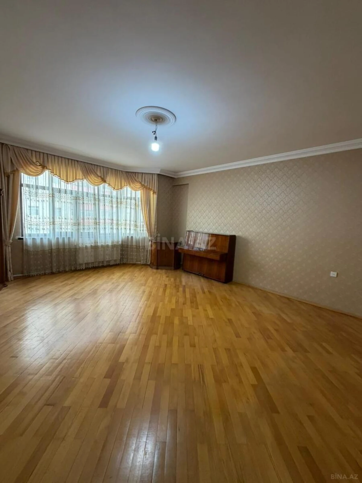 Satılır 3 otaqlı mənzil 120 m²