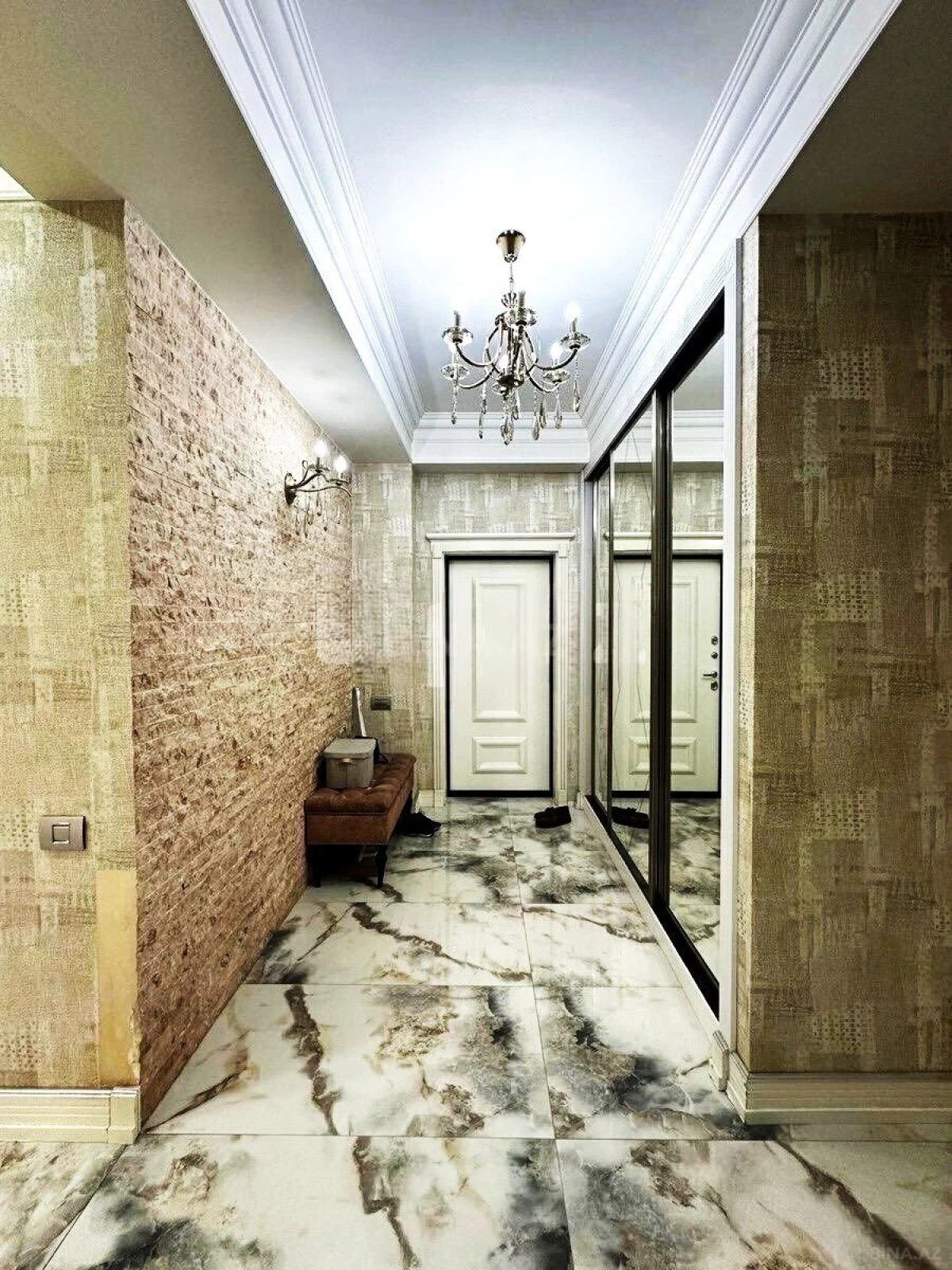 Satılır 3 otaqlı mənzil 139 m²