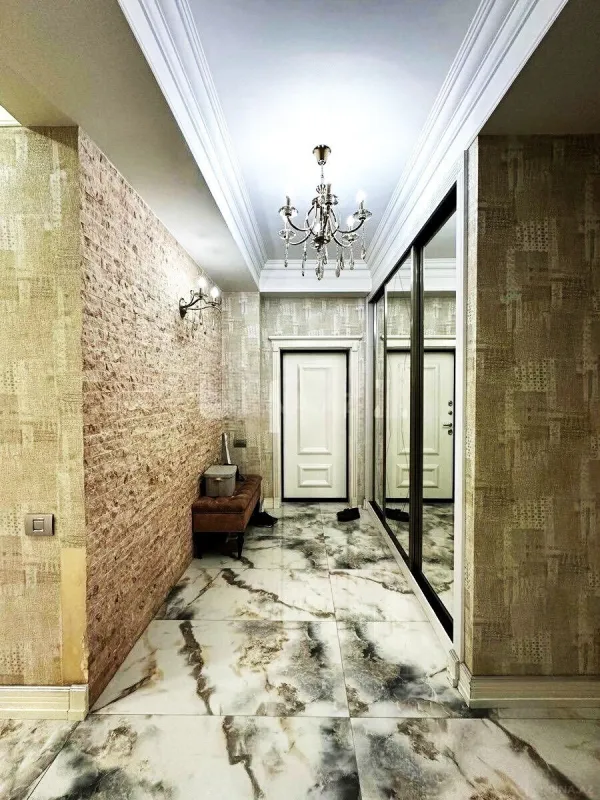 Satılır 3 otaqlı mənzil 139 m²