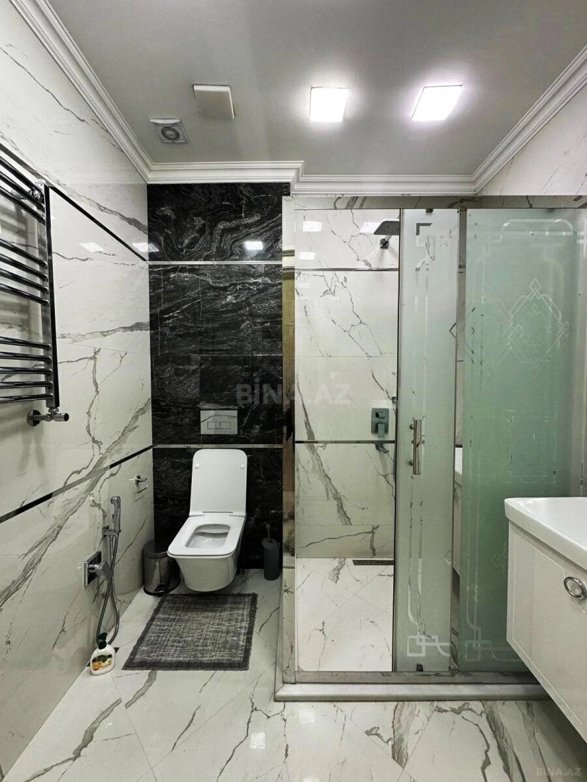 Satılır 3 otaqlı mənzil 139 m²