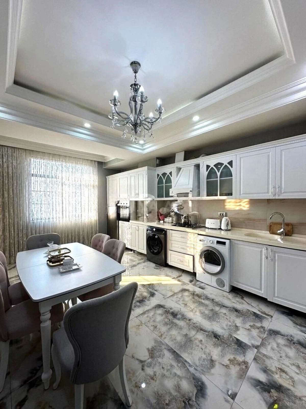 Satılır 3 otaqlı mənzil 139 m²