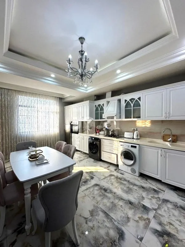 Satılır 3 otaqlı mənzil 139 m²