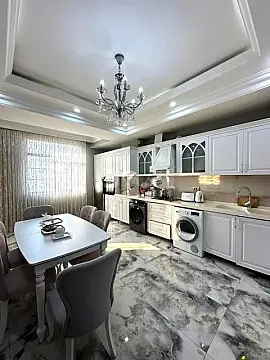 Satılır 3 otaqlı mənzil 139 m²