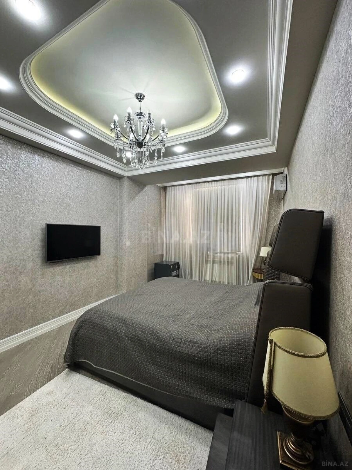 Satılır 3 otaqlı mənzil 139 m²