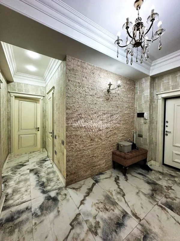 Satılır 3 otaqlı mənzil 139 m²