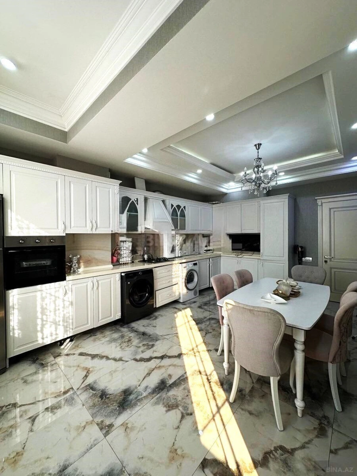 Satılır 3 otaqlı mənzil 139 m²