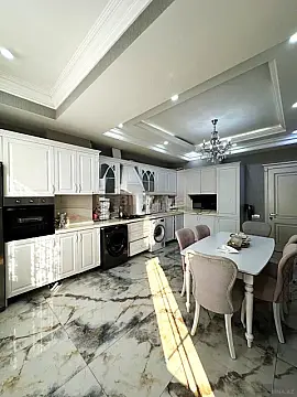 Satılır 3 otaqlı mənzil 139 m²