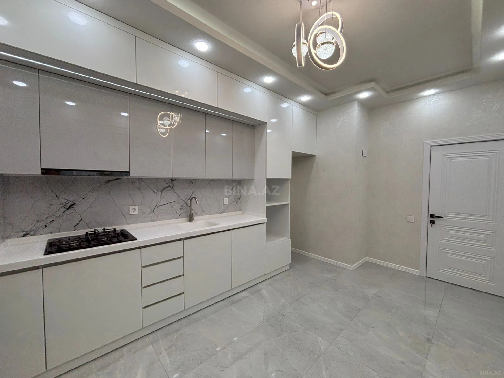 Satılır 3 otaqlı mənzil 95 m²