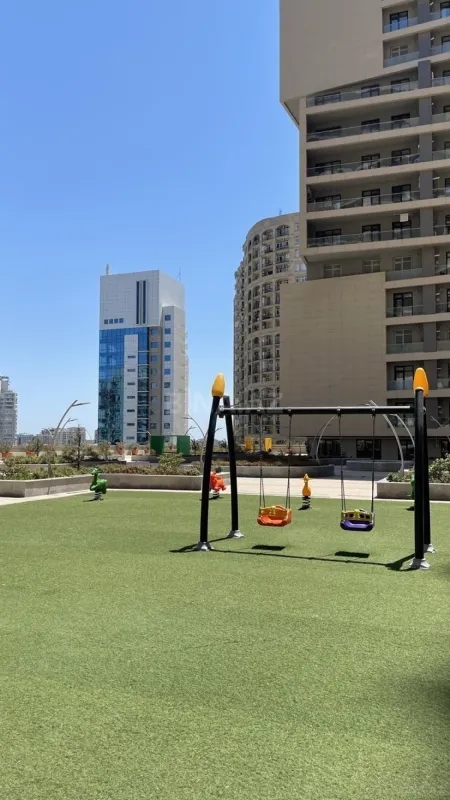 Satılır 4 otaqlı mənzil 178 m²