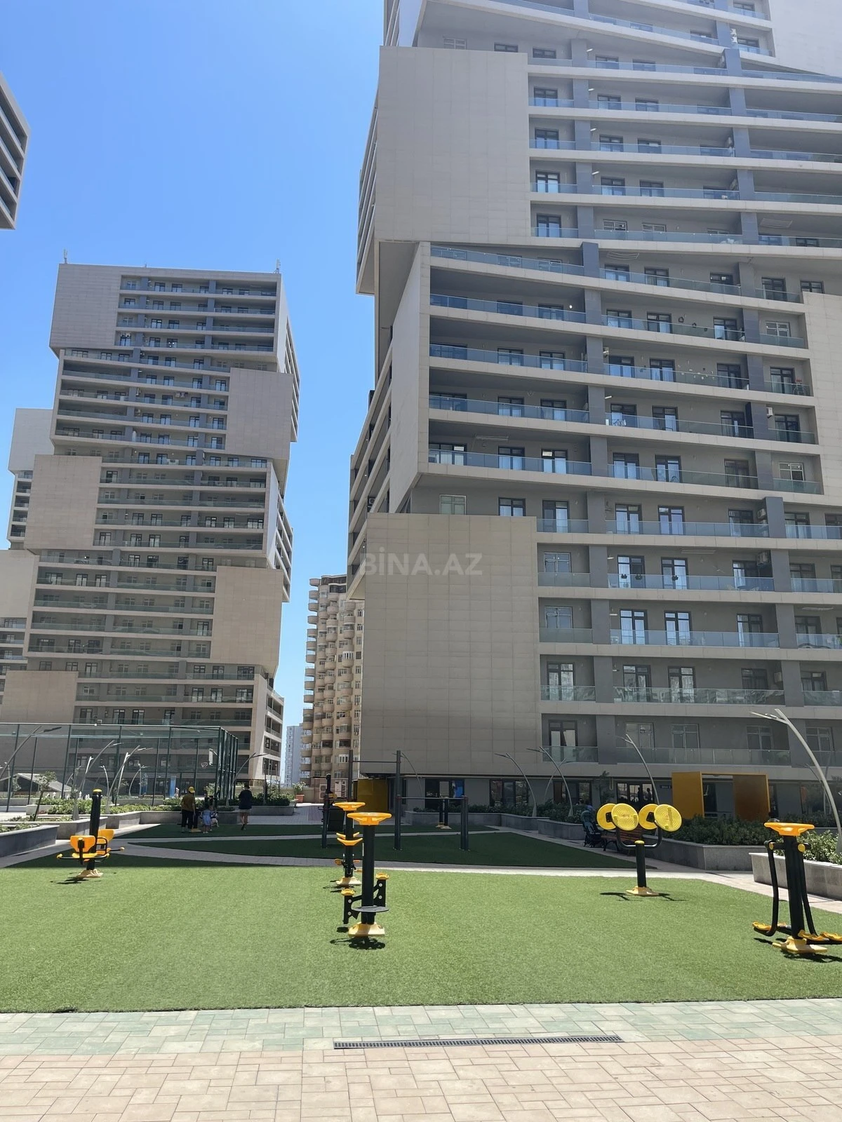 Satılır 4 otaqlı mənzil 178 m²