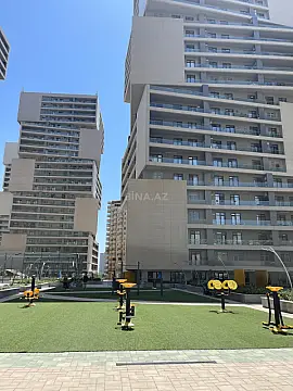 Satılır 4 otaqlı mənzil 178 m²