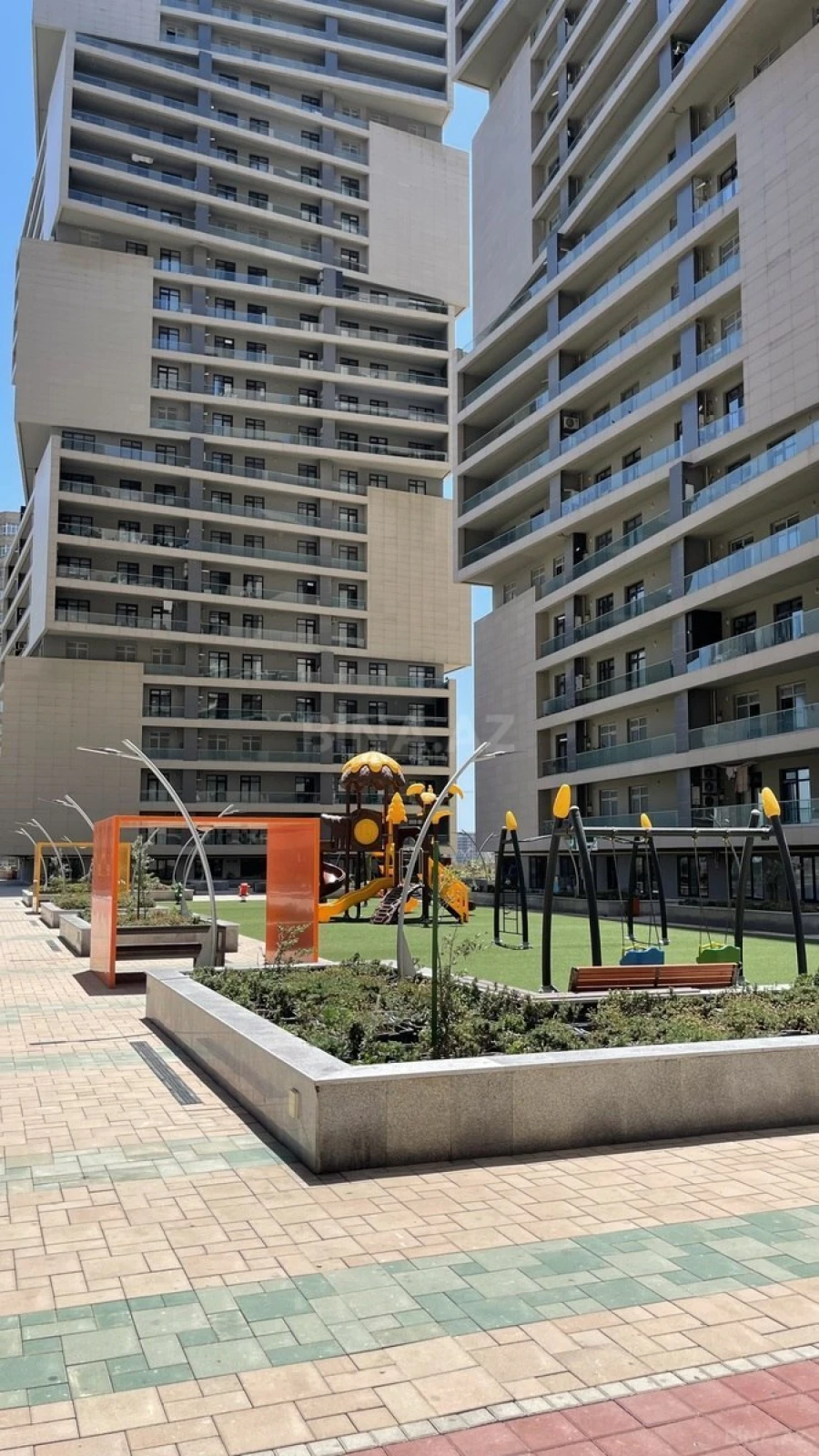 Satılır 4 otaqlı mənzil 178 m²