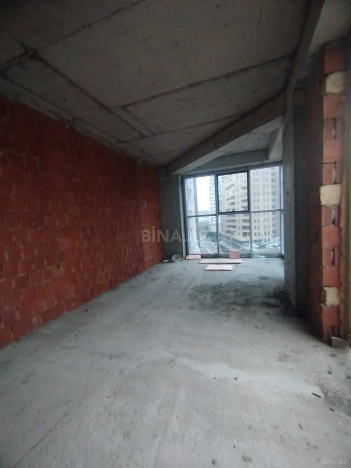 Satılır 3 otaqlı mənzil 113 m²