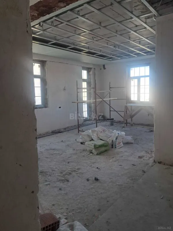 Satılır 5 otaqlı mənzil 247 m²