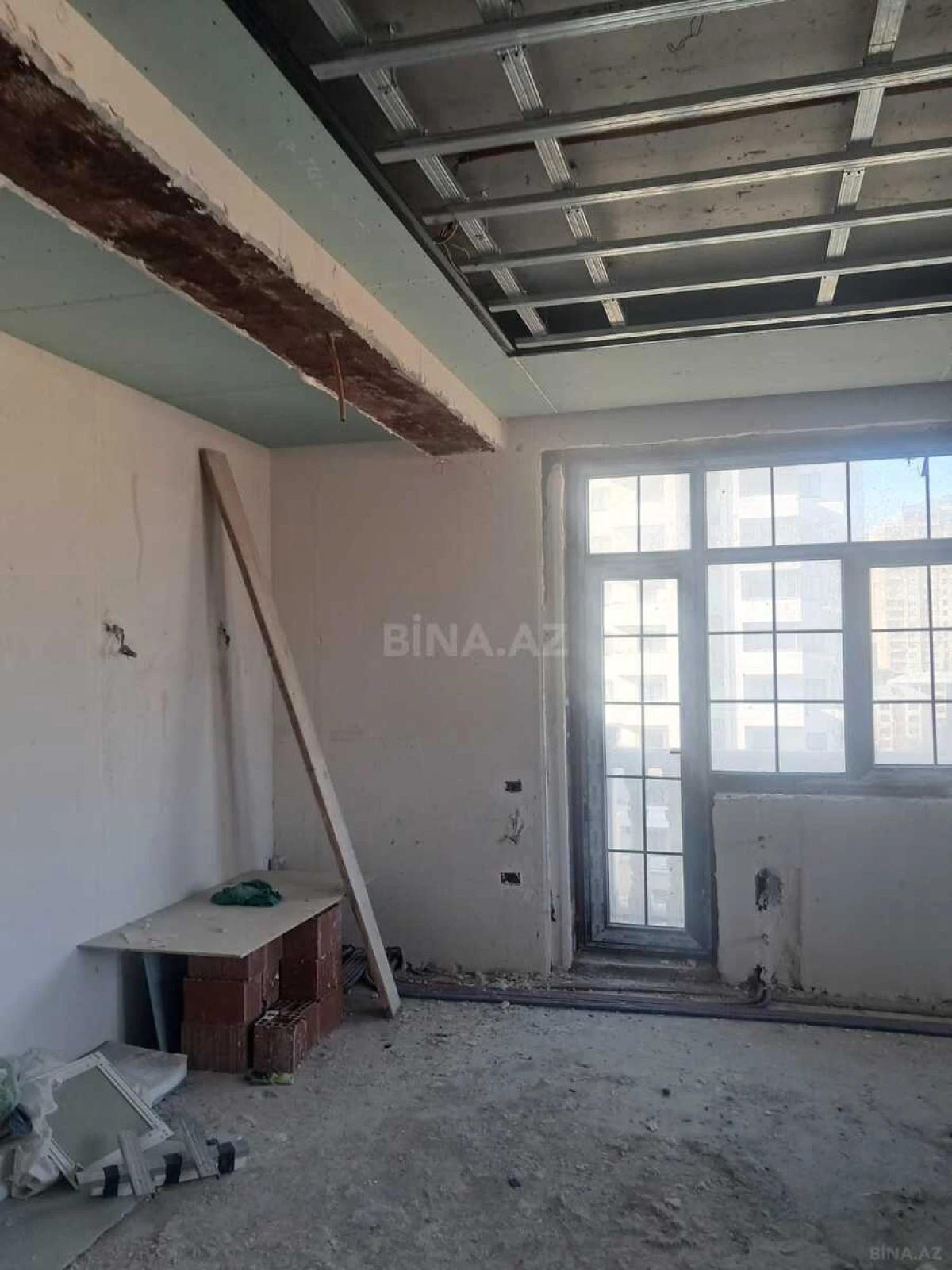 Satılır 5 otaqlı mənzil 247 m²