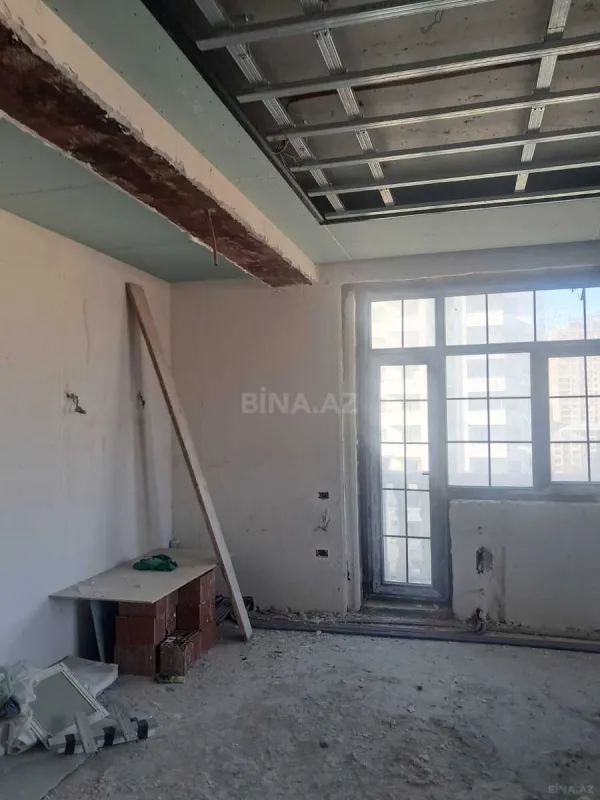 Satılır 5 otaqlı mənzil 247 m²