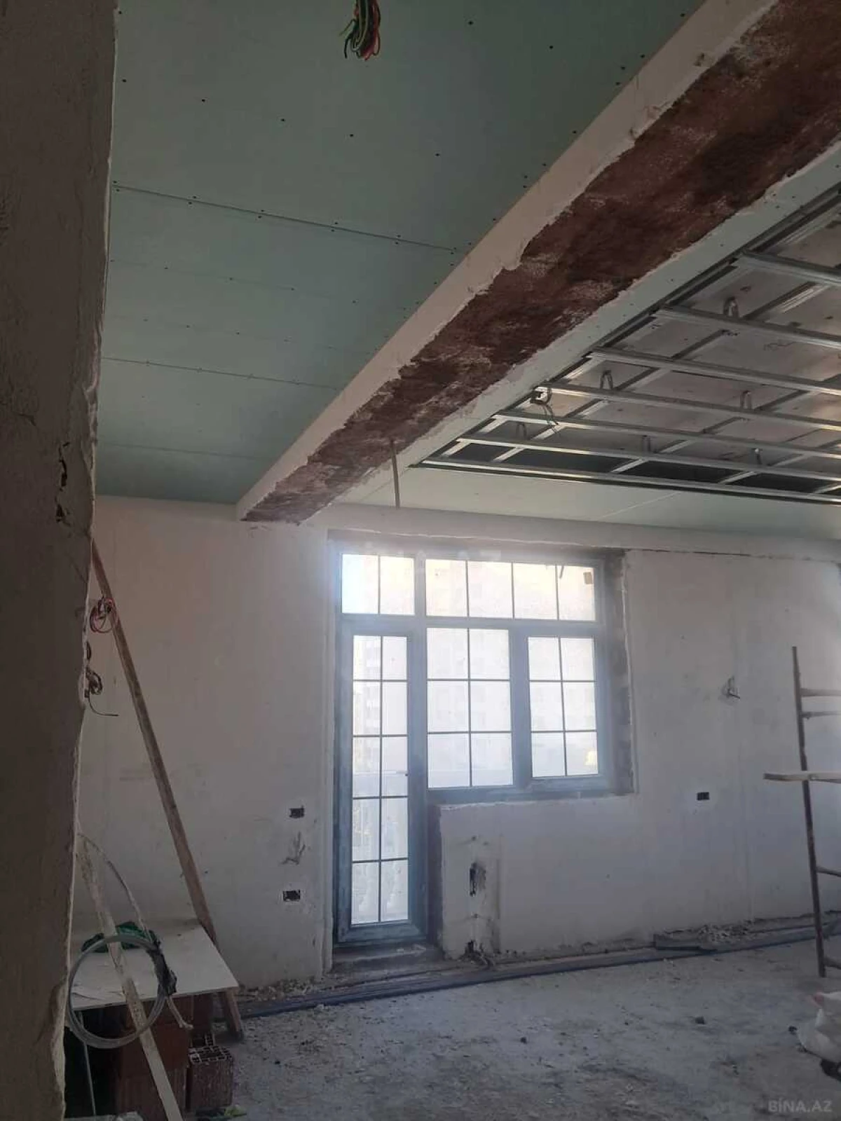 Satılır 5 otaqlı mənzil 247 m²