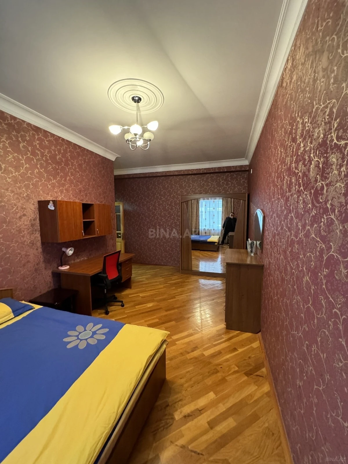 Satılır 4 otaqlı mənzil 178 m²