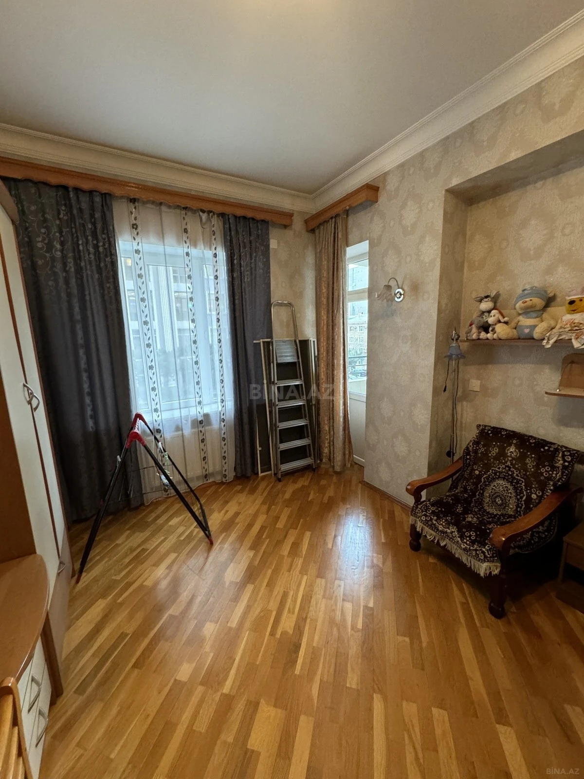 Satılır 4 otaqlı mənzil 178 m²