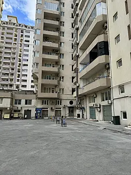 Satılır 4 otaqlı mənzil 178 m²