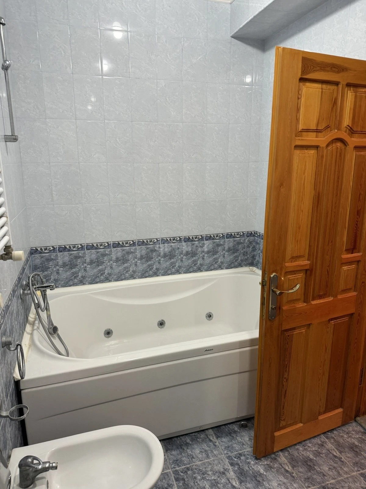 Satılır 4 otaqlı mənzil 178 m²