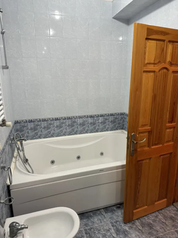 Satılır 4 otaqlı mənzil 178 m²