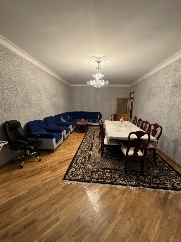 Satılır 4 otaqlı mənzil 178 m²