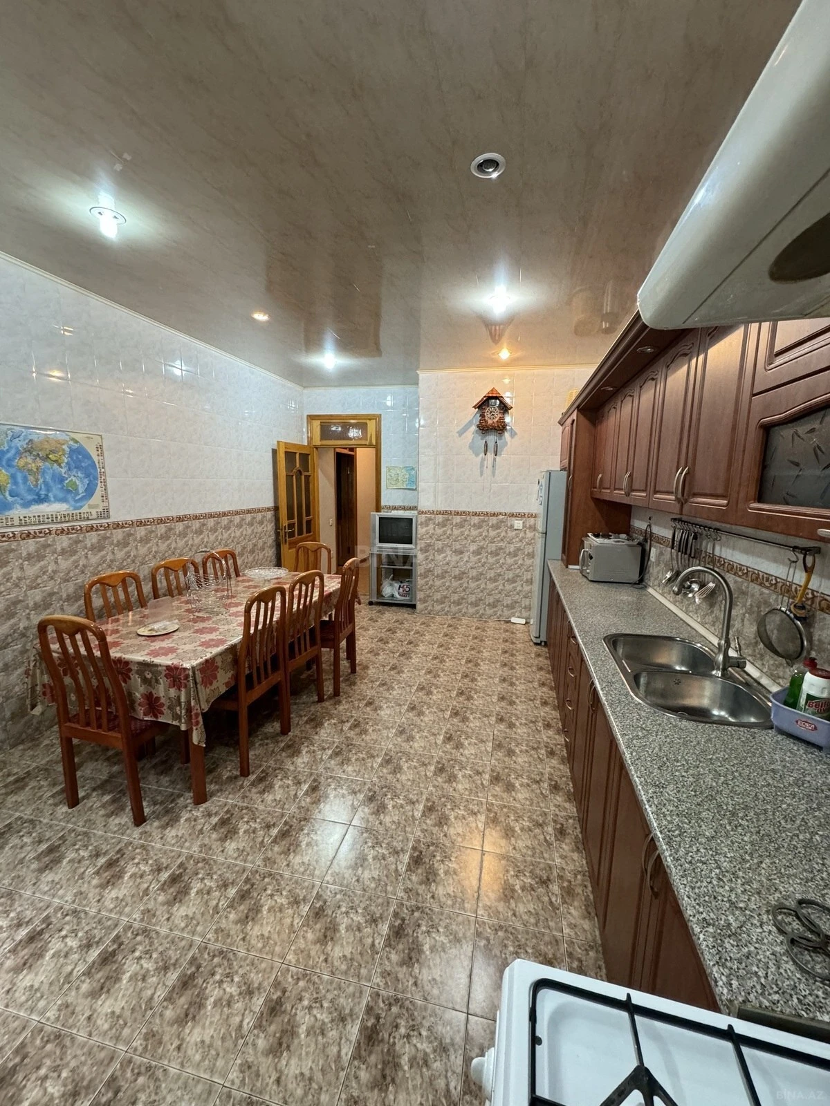 Satılır 4 otaqlı mənzil 178 m²