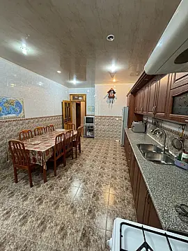 Satılır 4 otaqlı mənzil 178 m²