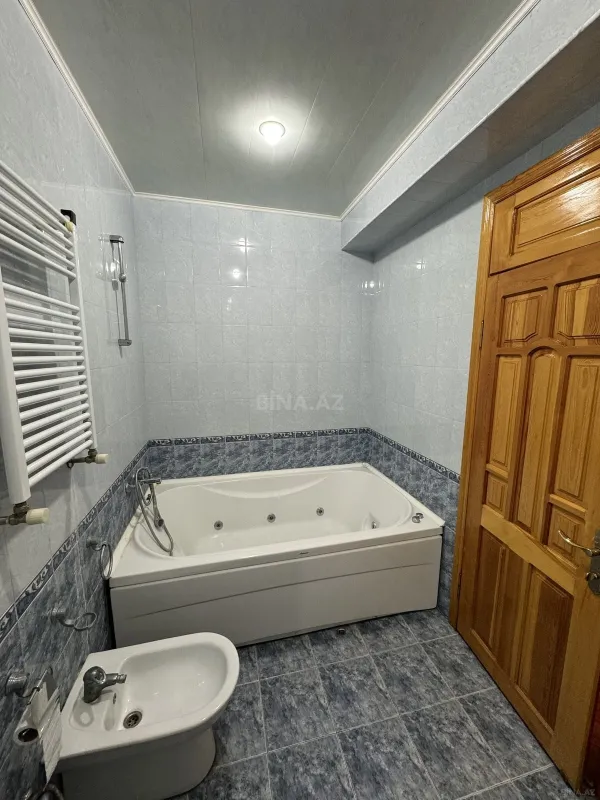 Satılır 4 otaqlı mənzil 178 m²