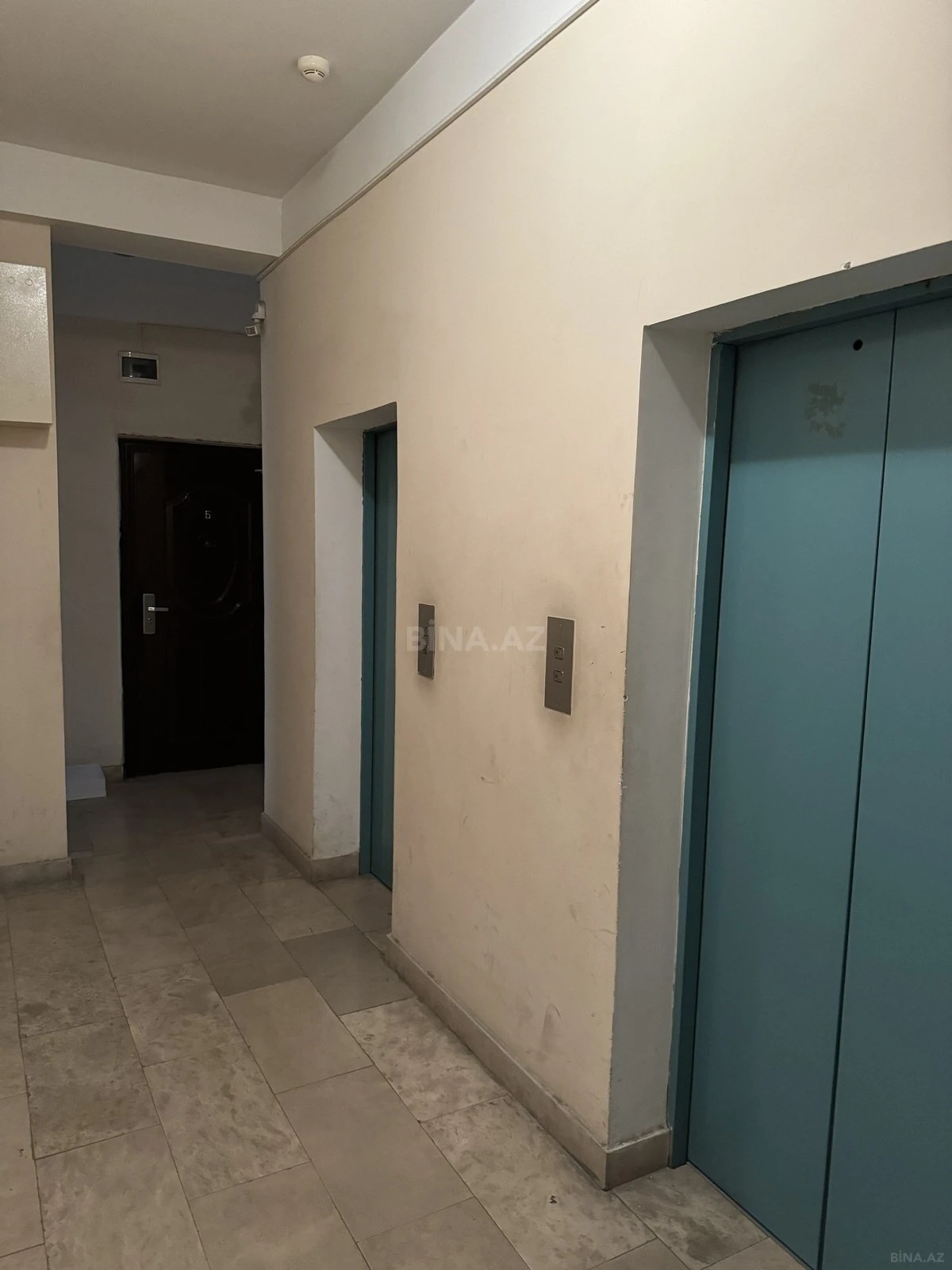 Satılır 4 otaqlı mənzil 178 m²