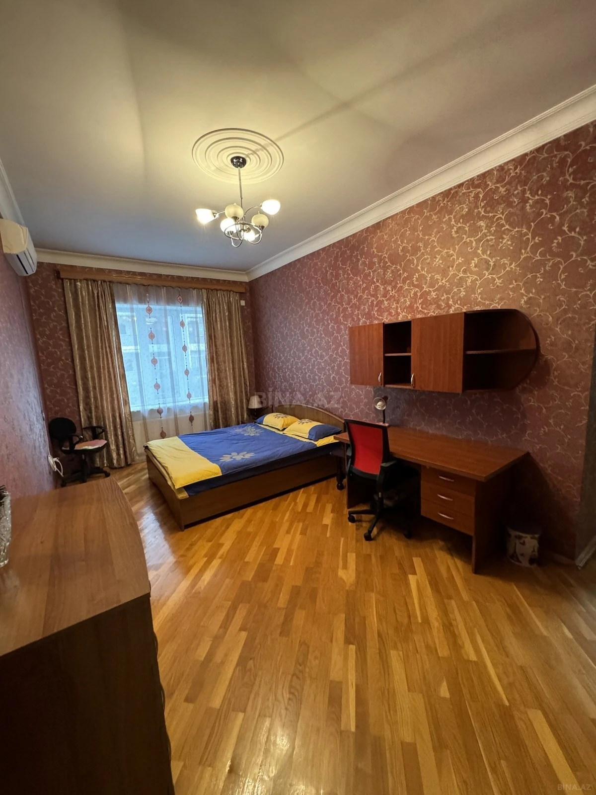 Satılır 4 otaqlı mənzil 178 m²