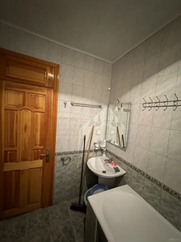Satılır 4 otaqlı mənzil 178 m²
