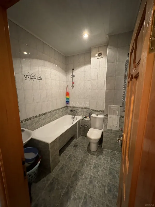 Satılır 4 otaqlı mənzil 178 m²