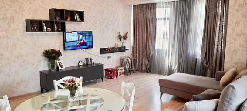 Kirayə verilir 3 otaqlı mənzil 120 m²