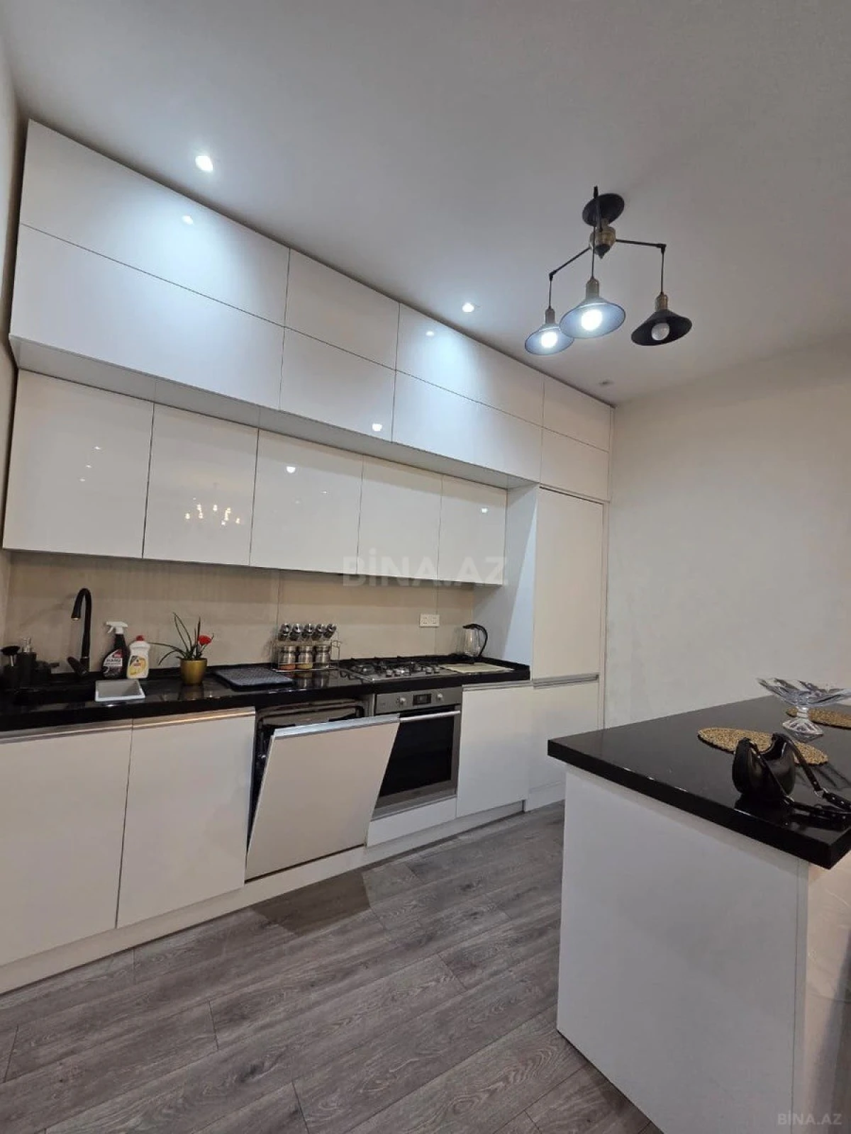 Kirayə verilir 3 otaqlı mənzil 110 m²