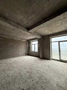 Satılır 4 otaqlı mənzil 195 m²