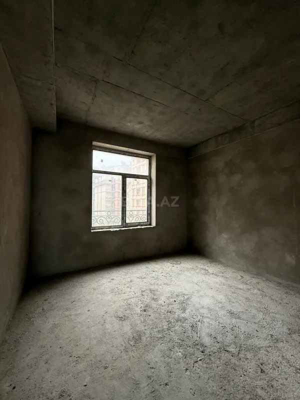 Satılır 4 otaqlı mənzil 195 m²