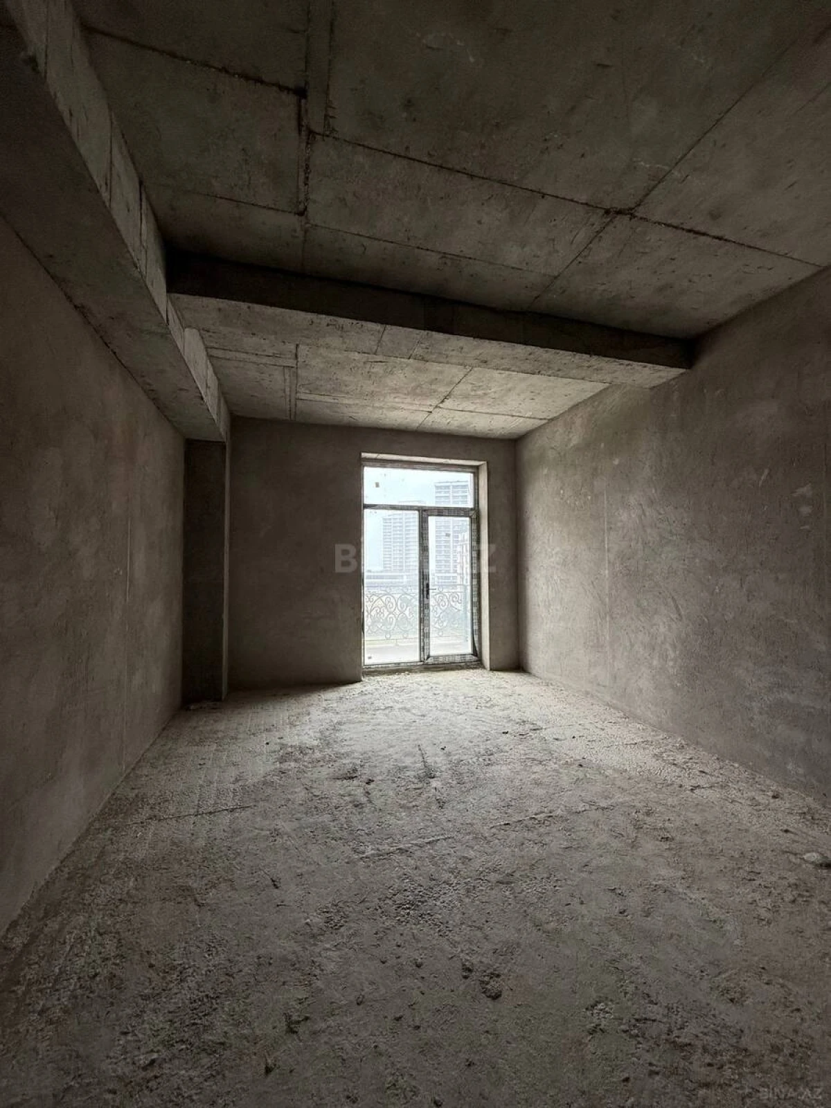 Satılır 4 otaqlı mənzil 195 m²