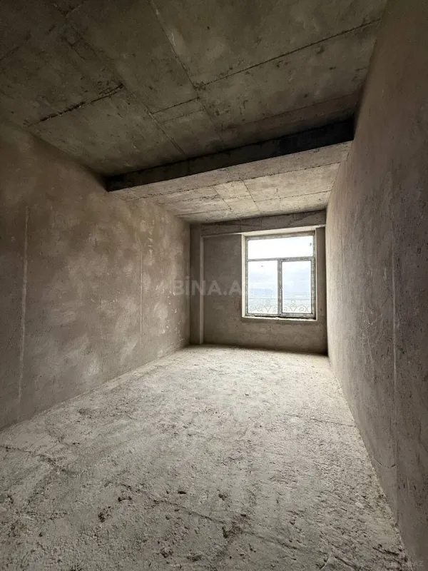 Satılır 4 otaqlı mənzil 195 m²