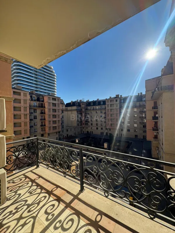 Satılır 2 otaqlı mənzil 92 m²